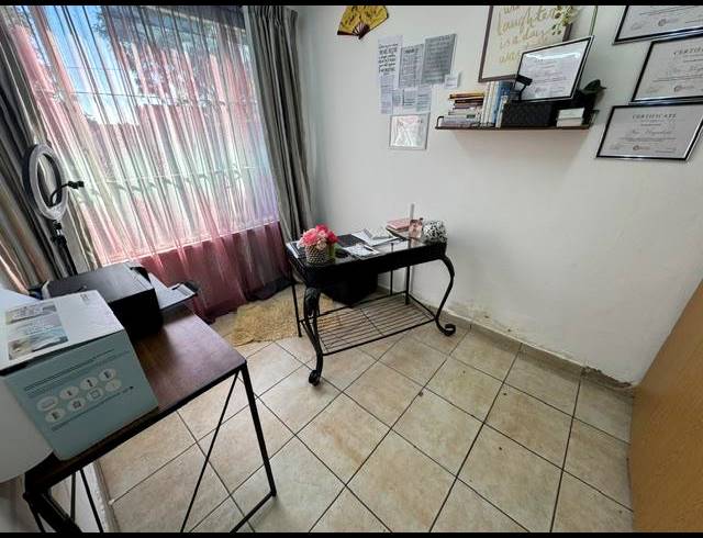 3 BEDROOM HOUSE FOR SALE IN KEMPTON PARK